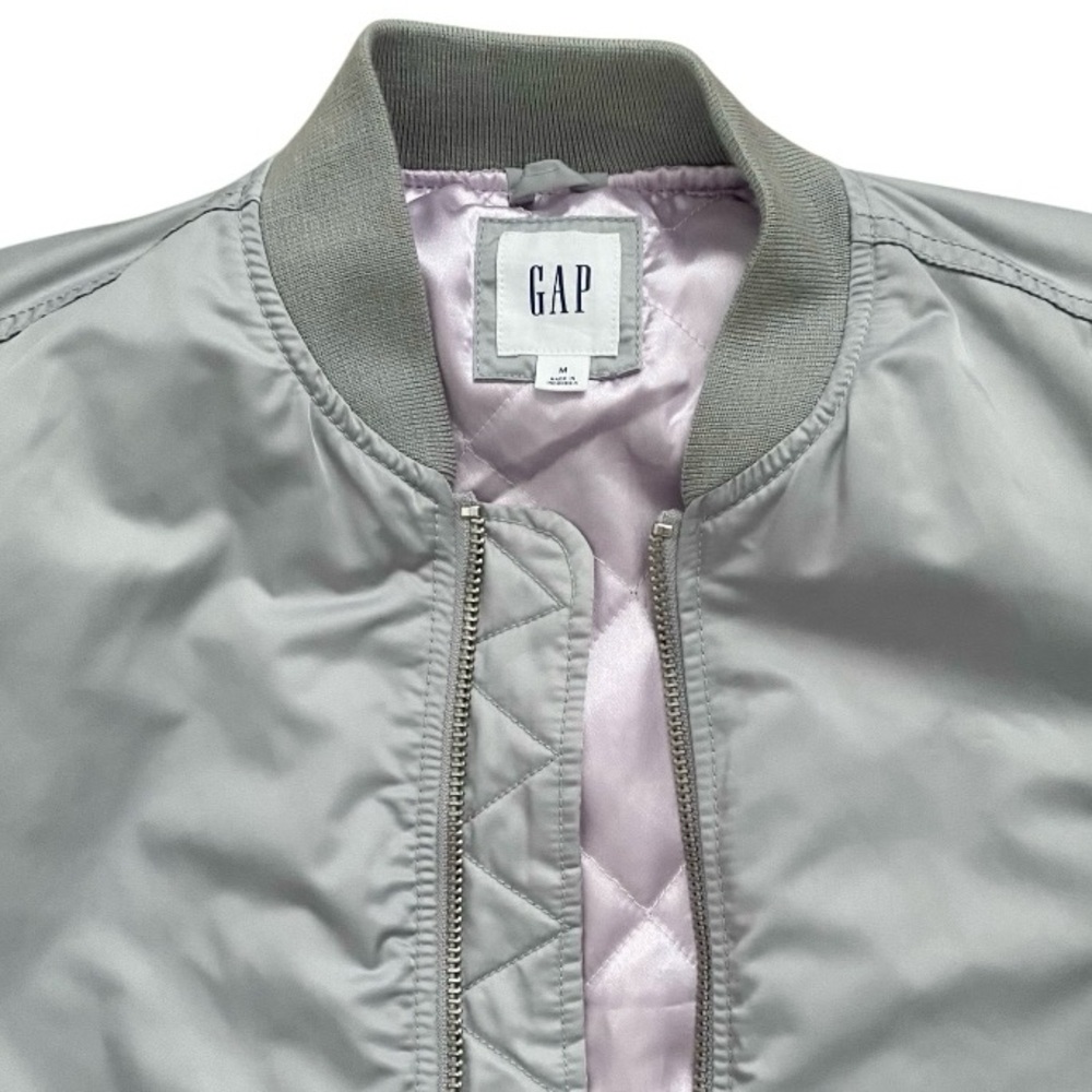 GAP Silver Grey Satin Bomber Jacket Lavender Quilted Lining Size Medium - Picture 2 of 7